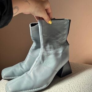 Elegant Light Gray Heeled Boots